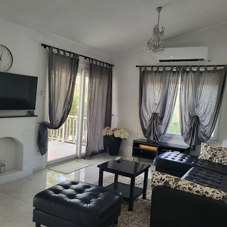 Villa Neyla Four Bedroom Coral Bay Beach Front Exterior foto