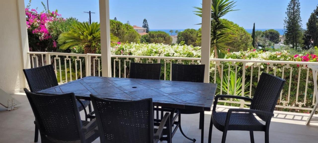 Villa Neyla Four Bedroom Coral Bay Beach Front Exterior foto