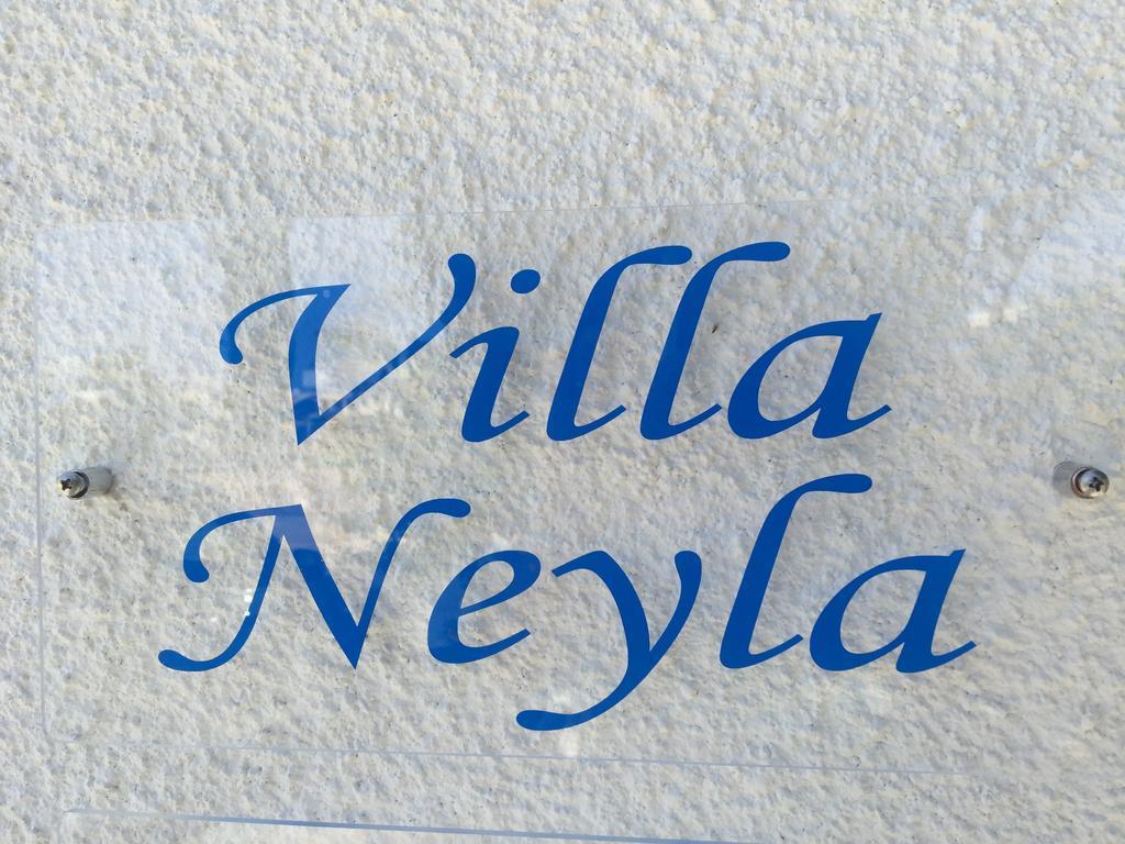 Villa Neyla Four Bedroom Coral Bay Beach Front Exterior foto